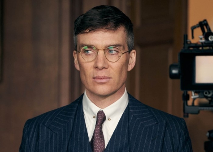 Cillian Murphy hails from Ireland. He is a theater and film actor. Murphy professionally begun his acting role in 1996 while he featured in the 'Disco pigs