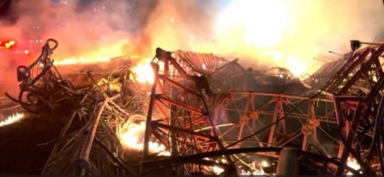 A helicopter crashed into a radio tower in Huston on Sunday October 20, leaving many people dead according report from authorities.