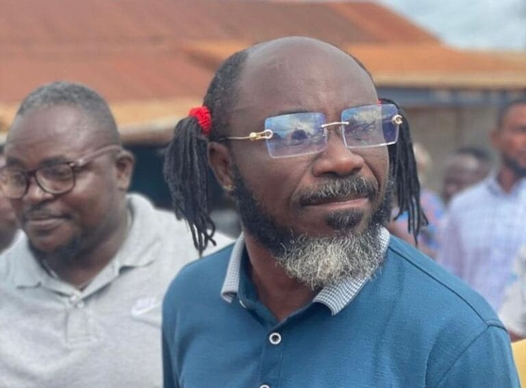 Controversial Ghanaian actor, Akwasi Asamoah, popularly known in the showbiz industry as Big Akwes has described indigenes of Kumasi as scammers.