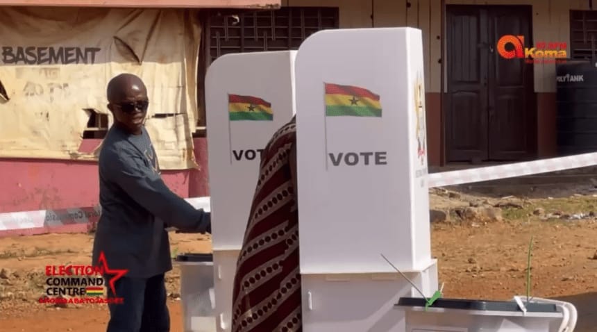 A picture circulating on social media captures the member of parliament for Nhyiaeso constituency, Stephen Amoah, peeping at the ballot paper of a female voter casting her vote.