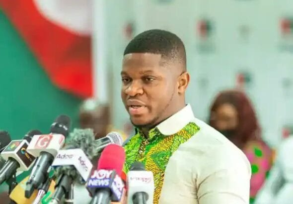 The Chief Executive Officer of the Ghana Gold Board (Goldbod), Sammy Gyamfi has challenged former NPP presidential candidate Dr. Mahamudu Bawumia to clarify which party, the NPP or NDC, had better policies in terms of stabilizing the cedi.