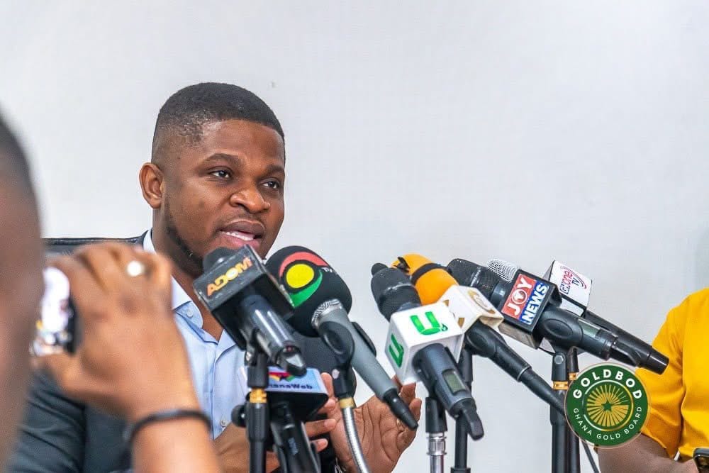 President John Dramamni Mahama has pardoned the Acting Chief Executive Officer of the Ghana Gold Board, Sammy Gyamfi, after a video of him handing over an undisclosed amount of money in dollars to Agradaa.
