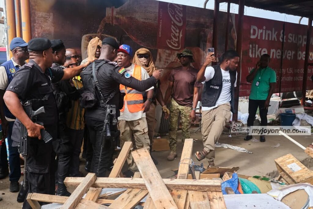 The Accra Metropolitan Assembly (AMA) has started a decongestion exercise in a bid to remove street traders from the Central Business District.