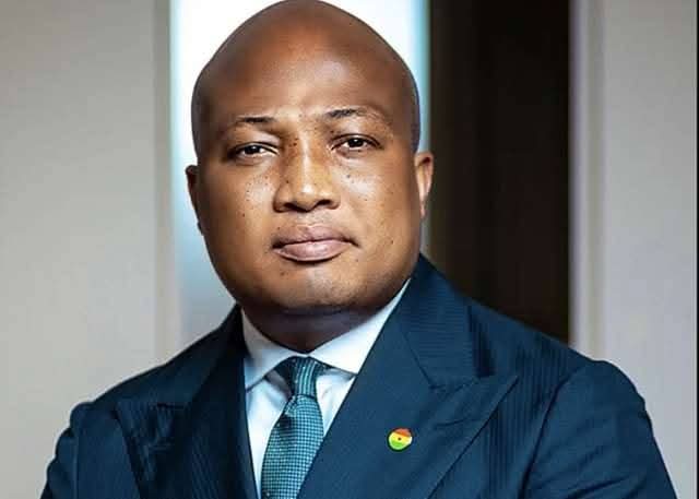 Investigative Journalist, Manasseh Azure Awuni, has praised the Foreign Affairs Minister Samuel Okudzeto Ablakwa for honoring individuals who are making Ghana proud with diplomatic passports