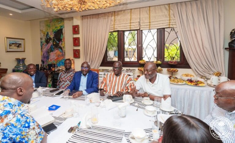 Former President Nana Addo Dankwa Akufo-Addo has today 21st October, held a crunch meeting with 5 presidential aspirants contesting in next year's primaries of the New Patriotic Party (NPP).