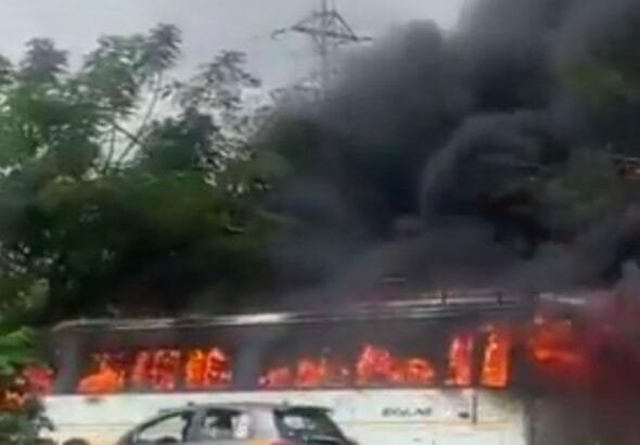 On Friday, November 28, a school bus transporting students from Wesley Grammar School caught fire at the Kasoa Tollbooth. Thankfully, all passengers were able to escape unharmed.