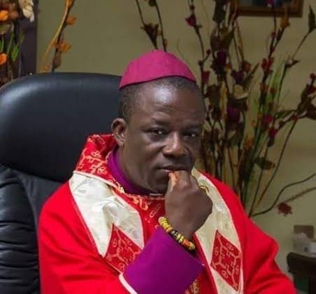 After the ruling, Ghanaian Bishop Owusu Ansa questioned the rationale for ordering that a legally married wife and a mistress should be recognized as surviving spouses of the late artist.
