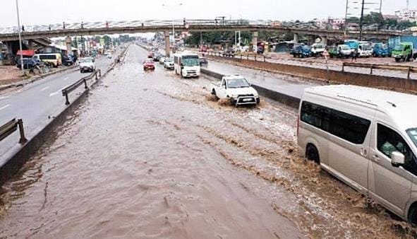 The Ghanaian musician, Keche Joshua has urged the government and National Disaster Management Organisation (NADMO) to act decisively and quickly to minimize the impact of the heightened flood in some parts of the country, after the heavy rainfall that hit Accra on June 29, 2026.